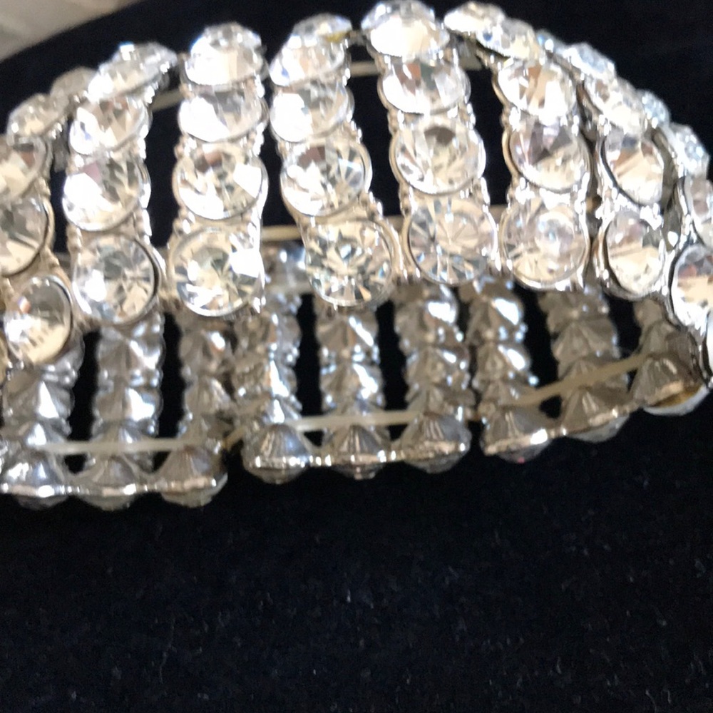 Jewelry - Picture 6 of 8